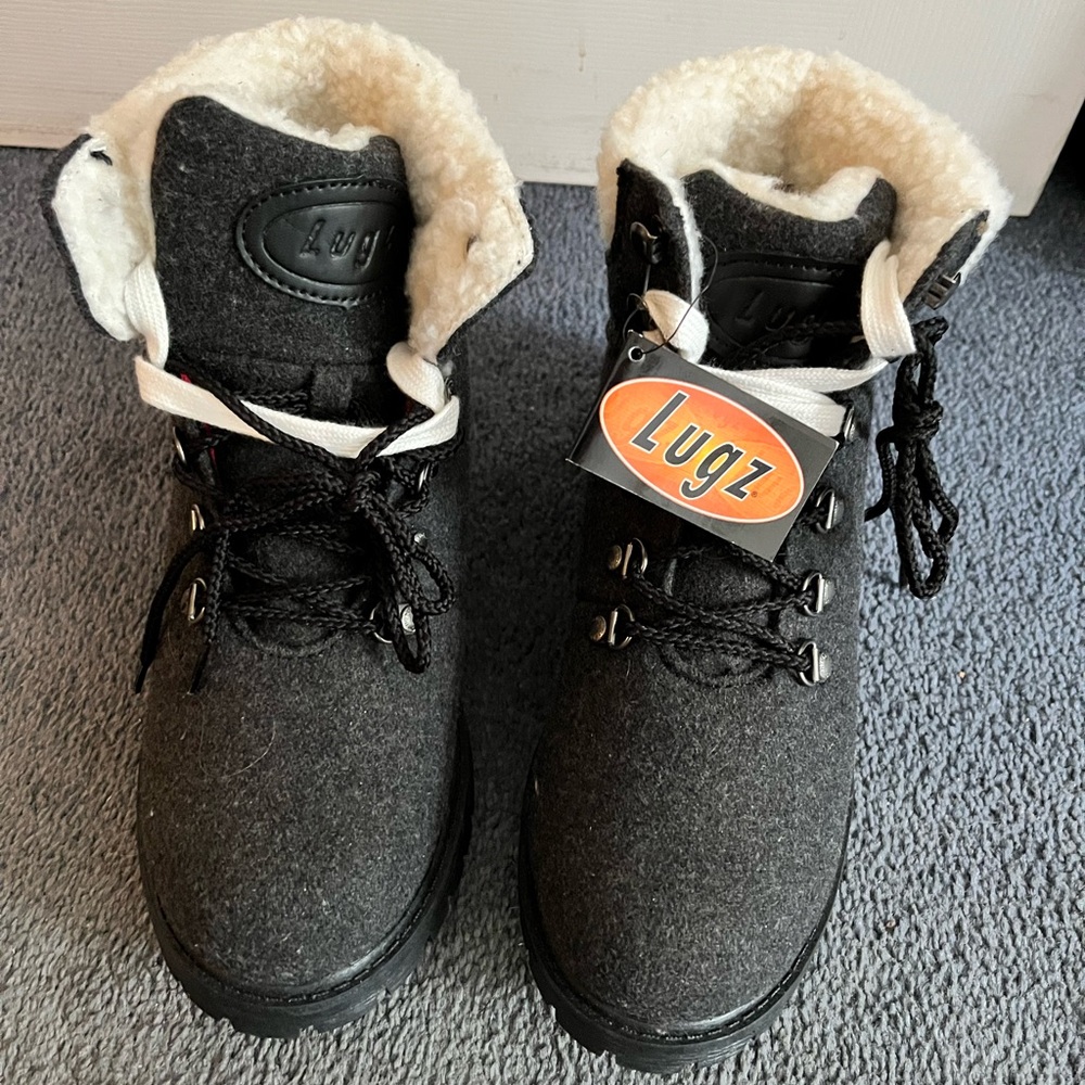 Lugz Charcoal Boots with Plush Lining